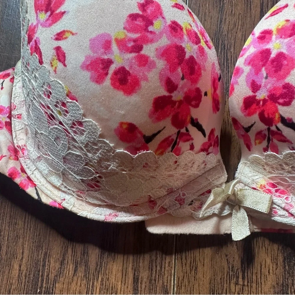 Victoria's Secret Very Sexy Floral Lace Push Up Bra Size 34C